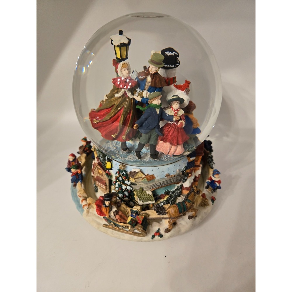 Costco Kirkland musical waterglobe 109619 Christmas song 150mm ball Victorian